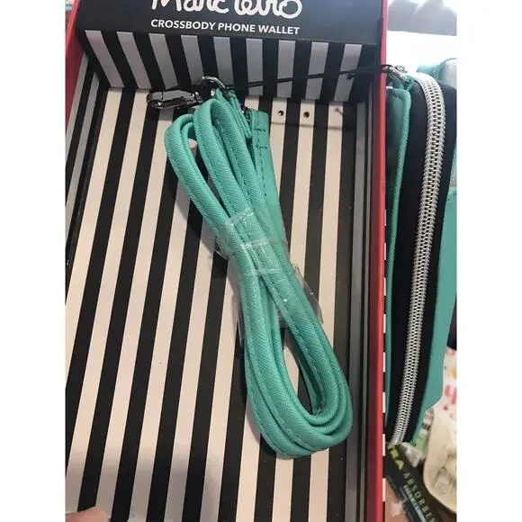 Marc Tetro Dog Crossbody Phone Wallet NEW W/ Tags Comes With Gift Box - Picture 7 of 10